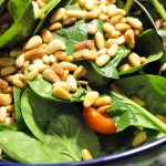 Spinatsalat med pinjekerner nem spinat salat