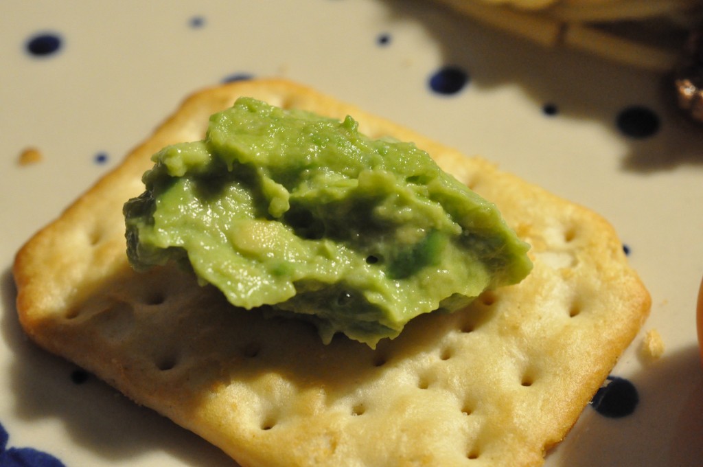 Guacamole med skyr på Tuc kiks - god snack