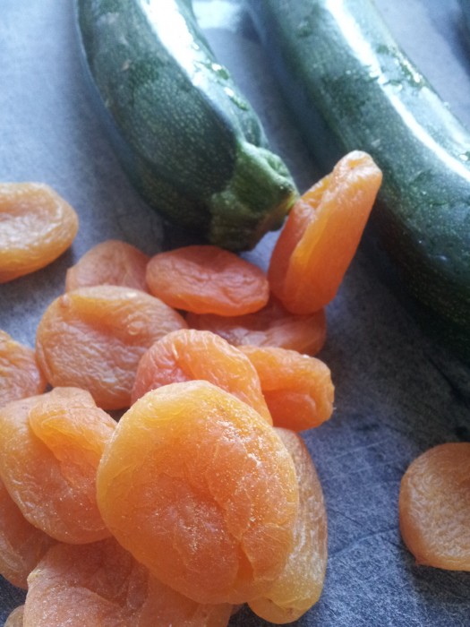 Bulgursalat med abrikos og squash - opskrift