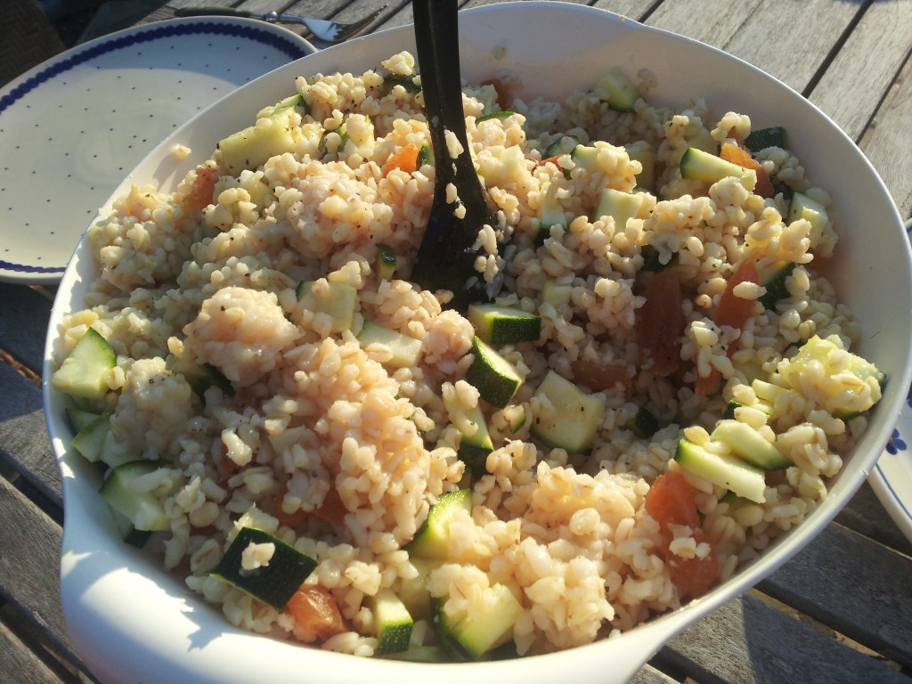 Bulgur salat med abrikos - grilltilbehør opskrift