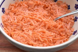 Gulerodstzatziki - nem tzatziki med gulerødder