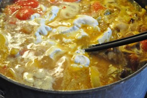 Stærk kyllingesuppe med chili og flødeost