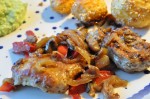 Svinemørbrad bøffer med løg, champignon & peberfrugt