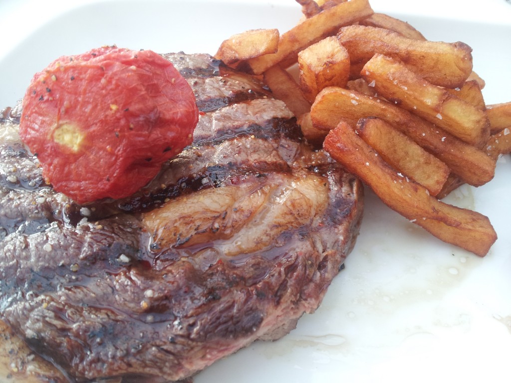 Angus bøf og håndskårne pommesfrites