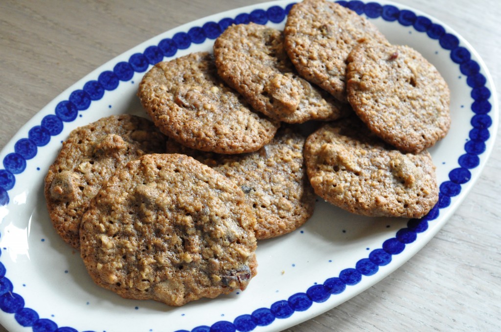 Lakrids småkager med tranebær og havregryn