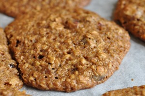 Lakrids småkager med tranebær og havregryn