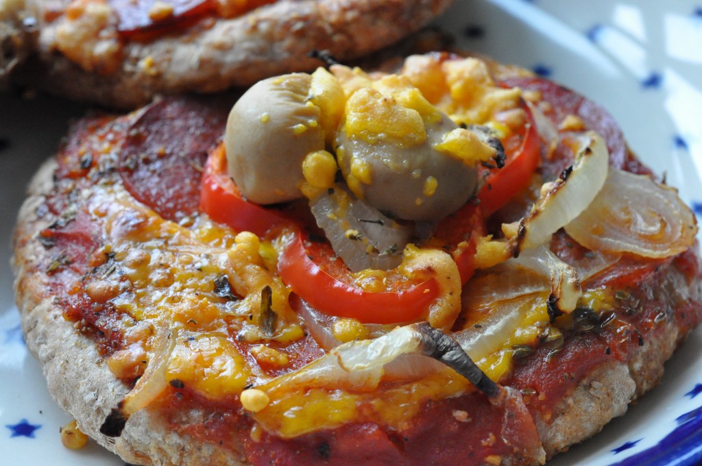 Lyn pizzaer med skinke og pepperoni