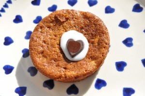 DSC_6059 • nogetiovnen.dk Svampet banankage & bananmuffins med sirup