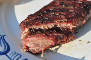 Grillet flanksteak med tilbehør