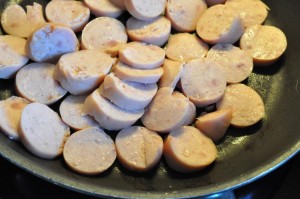 Røget medister på pande med tomatbrød