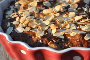 Svampet rabarberkage med marcipan & skyr 