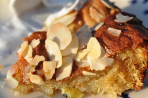 Rabarberkage med marcipan og skyr opskrift 