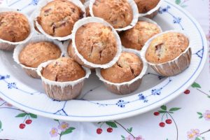 Rabarbermuffins med hvid chokolade & kokos