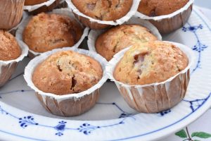 Rabarbermuffins med hvid chokolade & kokos