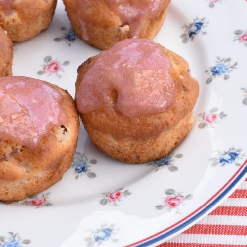 Rabarbermuffins med hvid chokolade & kokos