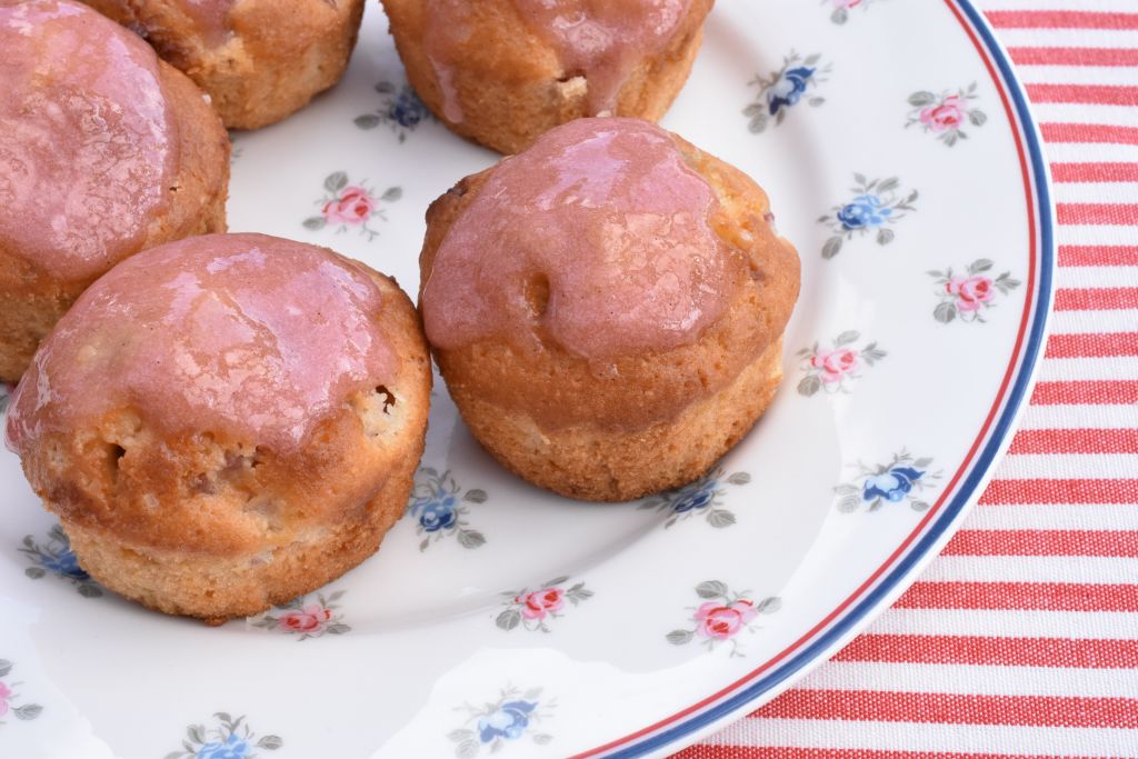 Rabarbermuffins med hvid chokolade & kokos