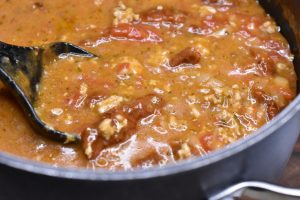 Kødsovs med kylling - pastaret med kyllingefars - retten jævnes