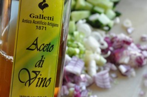 Pastasalat med grønt og olie eddike dressing