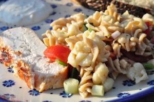 Pastasalat med grønt og olie eddike dressing