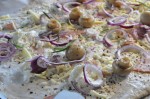 Pizza a la flammkuchen med skinke og løg