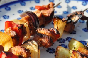 Grillspyd opskrift med svinekød og grøntsager