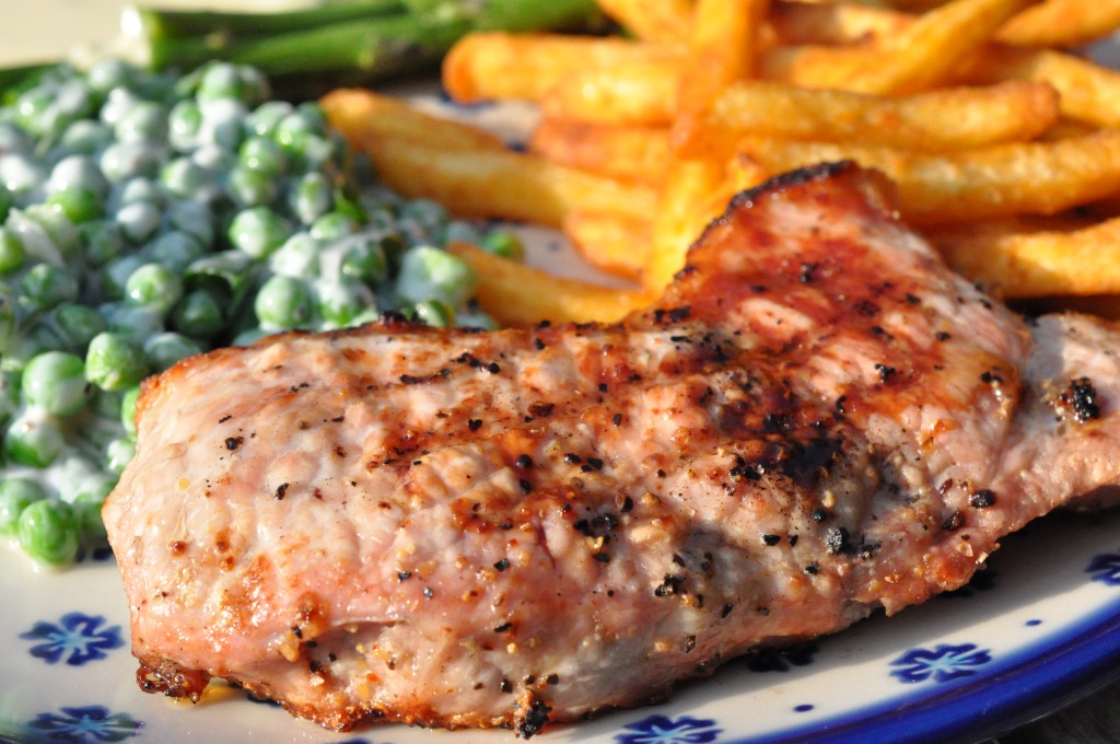 Grillet oksehøjreb og ærtedressing