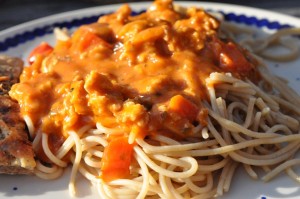 Kødsovs med kylling, pesto og fløde - til pasta