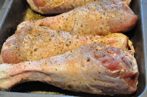 Kalkunlår i ovn eller på grill - lækker opskrift