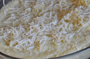 Bagt kartoffelmos med æg og ost - opskrift 