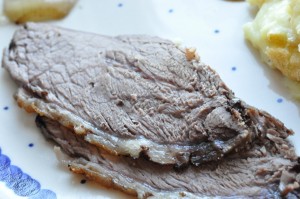Kalveculotte langtidsstegt i øl med flødesovs