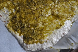 Madbrød med pesto af koldhævet dej