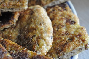 Madbrød med pesto af koldhævet dej