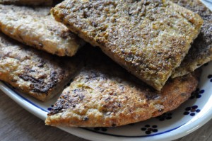 Madbrød med pesto af koldhævet dej
