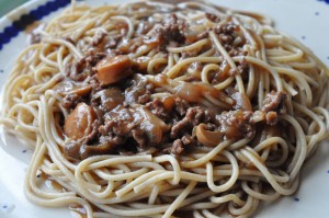 Millionbøf med pølser & champignon - opskrift