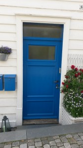 Smukke Bergen og koteletter med sommergrønt