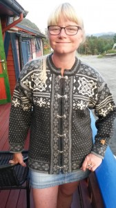 Sommerdagbog fra fjeldhytten i Norge - Gitte med uldsweater