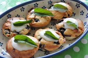 Blåbærmuffins med hvid chokolade og marcipan