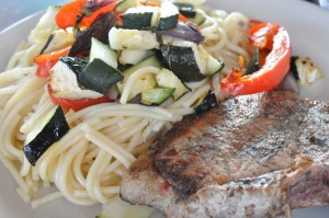 Smukke Bergen og koteletter med sommergrønt