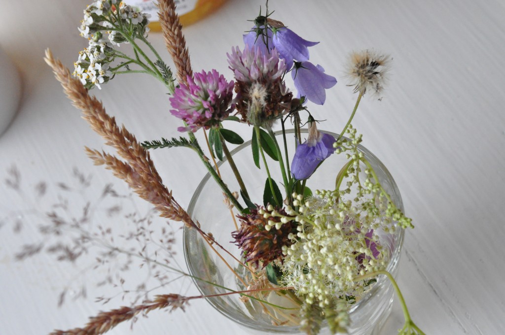 Norsk morgenbord - blomster, Bremykt og myseost