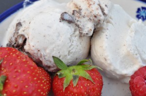 Hjemmelavet is med kondenseret mælk