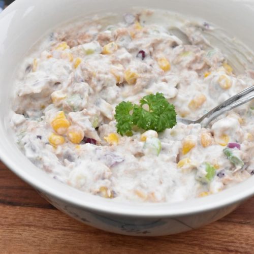 Tunsalat med majs opskrift – nem og sund