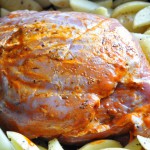 Skinke i ovn med ovnkartofler og grøntsager