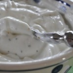 Yoghurt dressing med græsk yoghurt - opskrift
