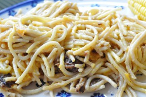 DSC_8285 • nogetiovnen.dk Pasta med ostesovs, bacon & peberfrugt - nem opskrift