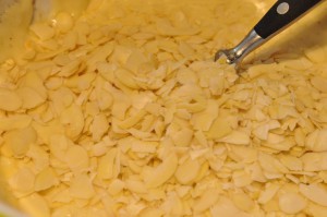 Småkager med kondenseret mælk og mandler - sprøde cookies