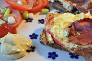 DSC_8492 • nogetiovnen.dk Æggekage med mozzarella & skinke - i ovn