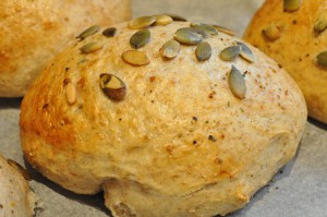 DSC_8686 • nogetiovnen.dk Burgerboller med Manitobamel - opskrift