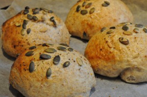 DSC_8695 • nogetiovnen.dk Burgerboller med Manitobamel - opskrift