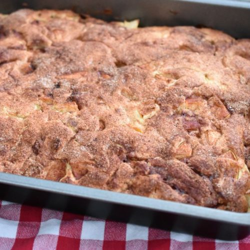Æblekage med marcipan & kanel nem opskrift