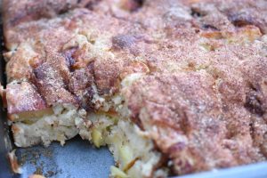 Æblekage med marcipan & kanel nem opskrift